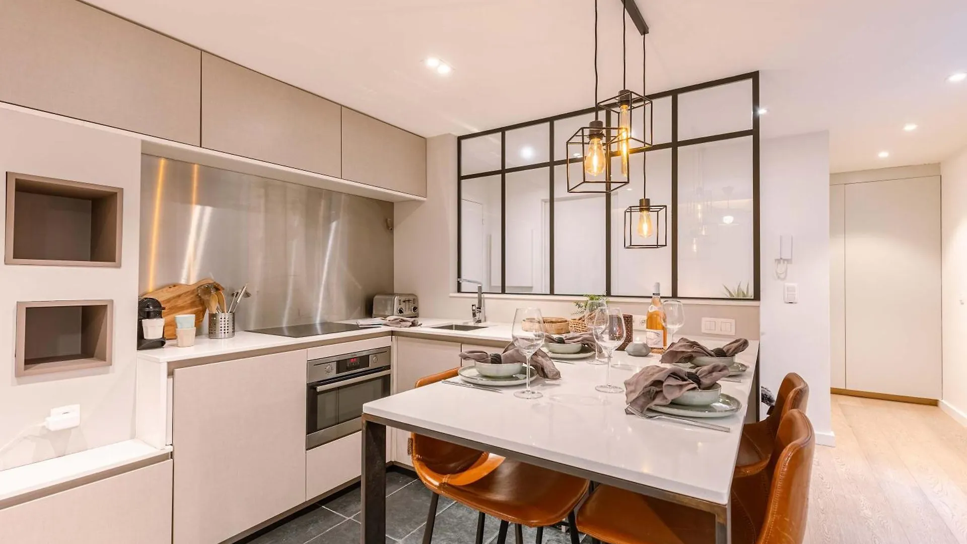 Stylish Apartment 50 Meters From The Beach contacts